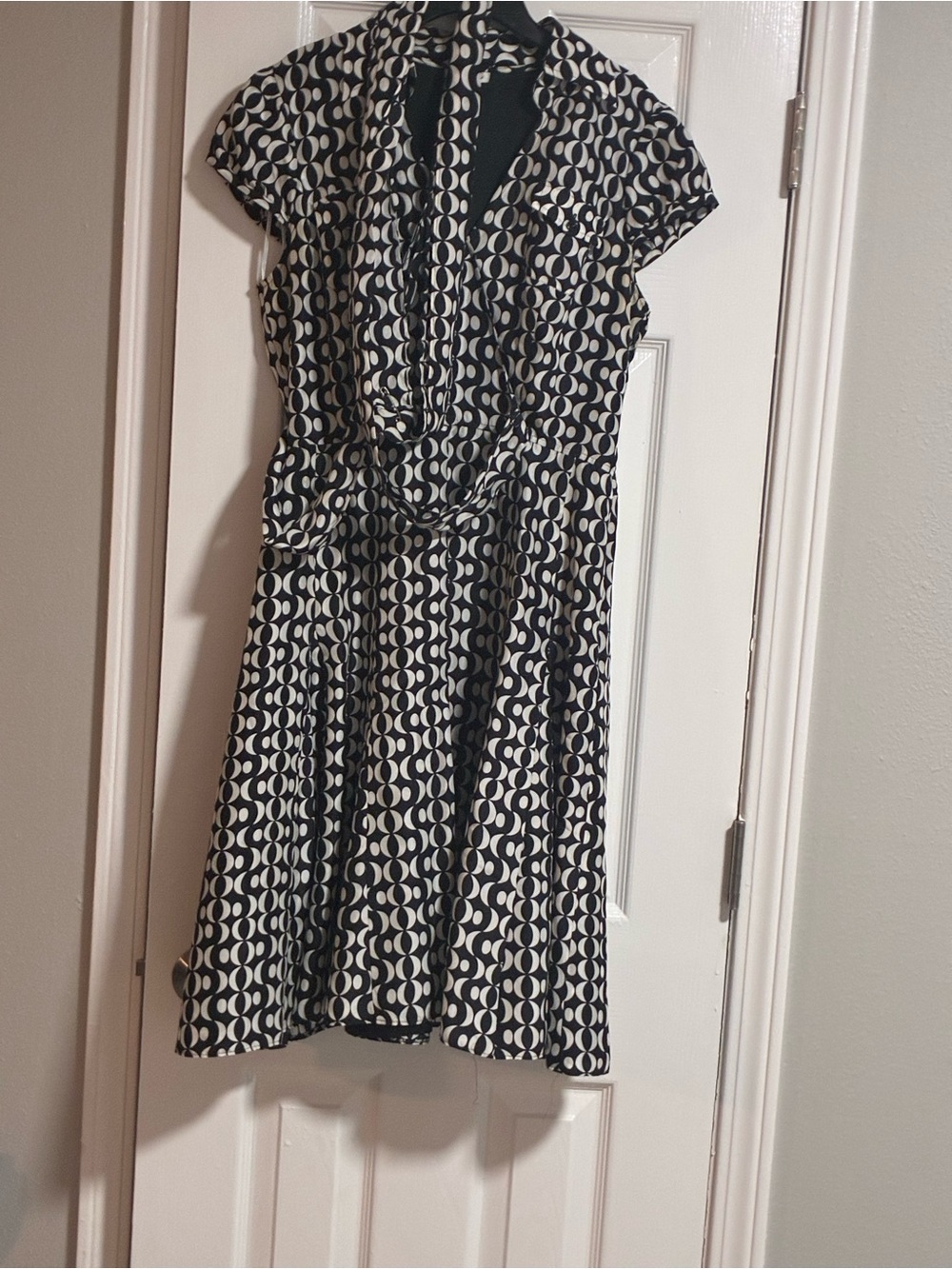 Black and White Geometric Short-Sleeve Dress